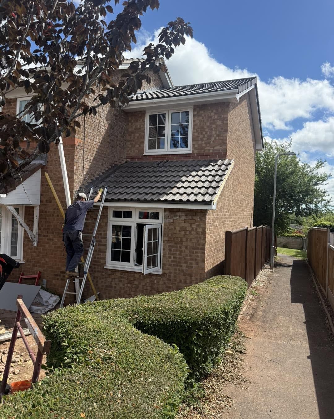 Side and front view as the lower front roof is finished, Droitwich
